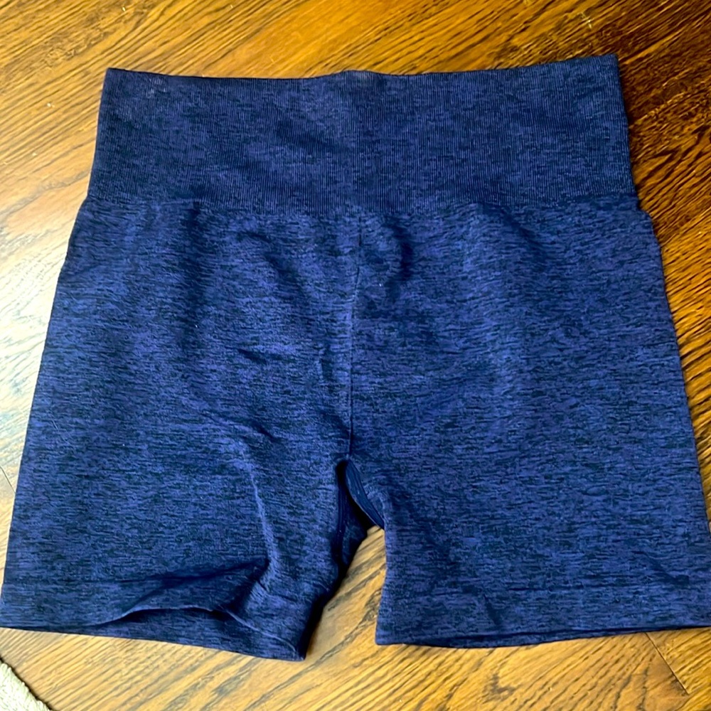 Zyia Seamless Hustle Shorts. Navy. Size XL